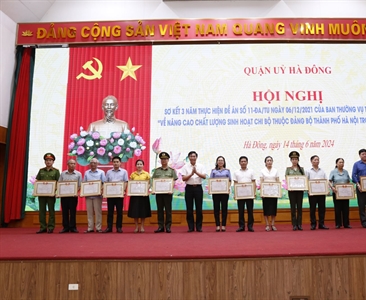 Chi bộ Viện KSND quận Hà Đông được khen thưởng có thành tích xuất sắc trong...